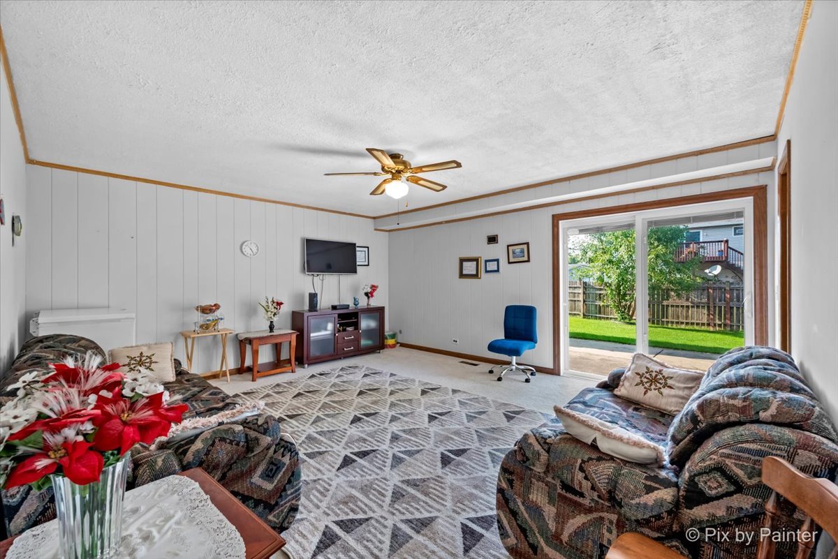 134 W Schubert Avenue