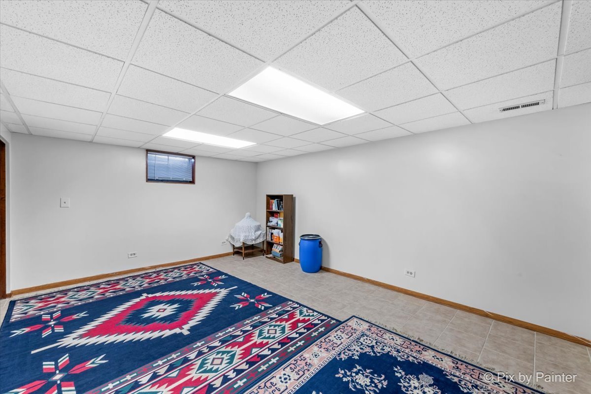 134 W Schubert Avenue