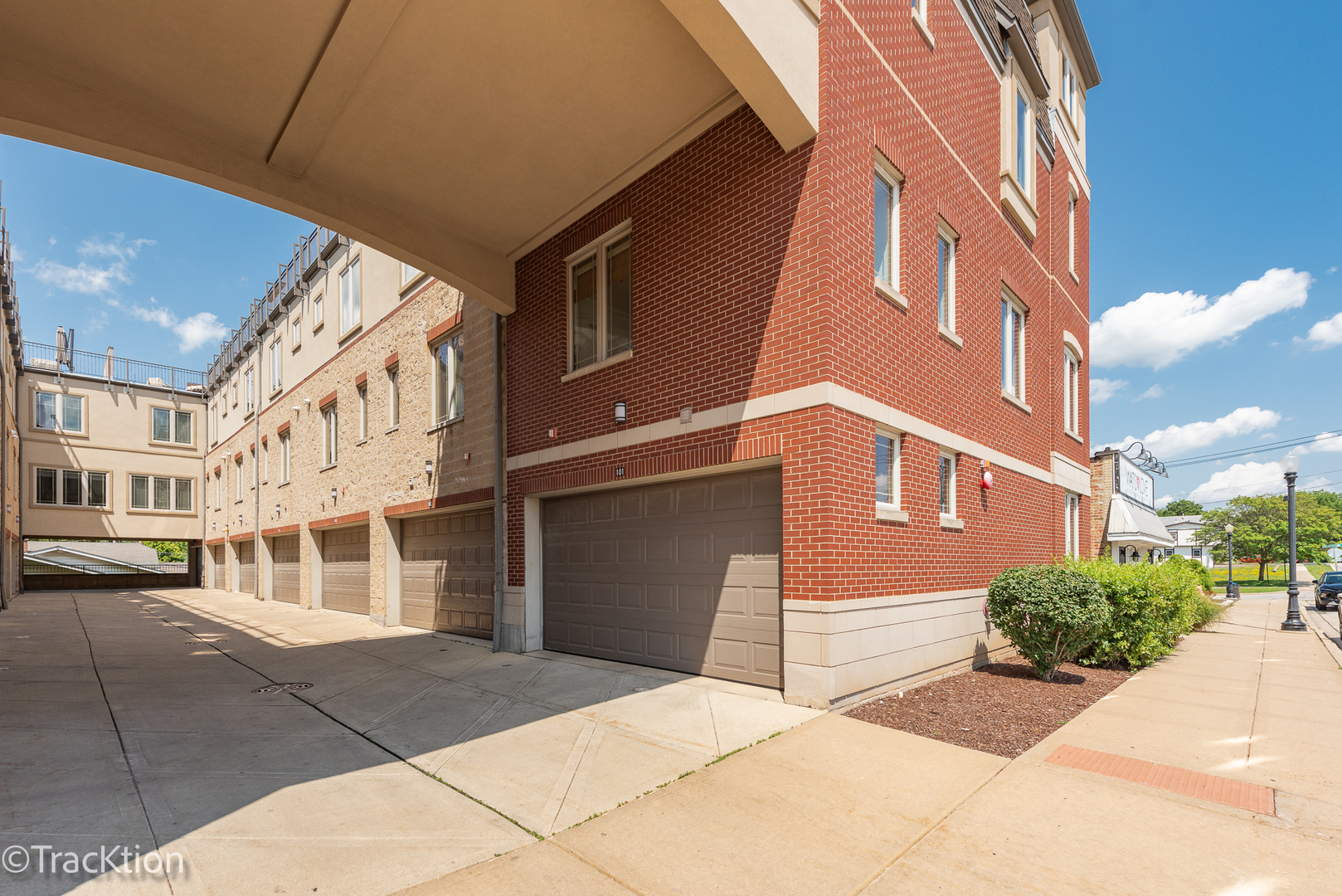 922 WARREN Avenue Unit: 101