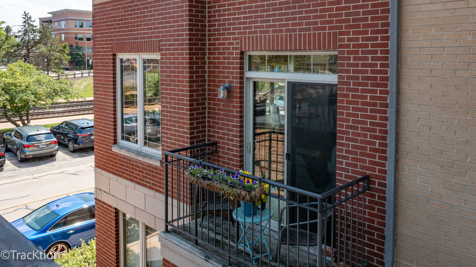 922 WARREN Avenue Unit: 101