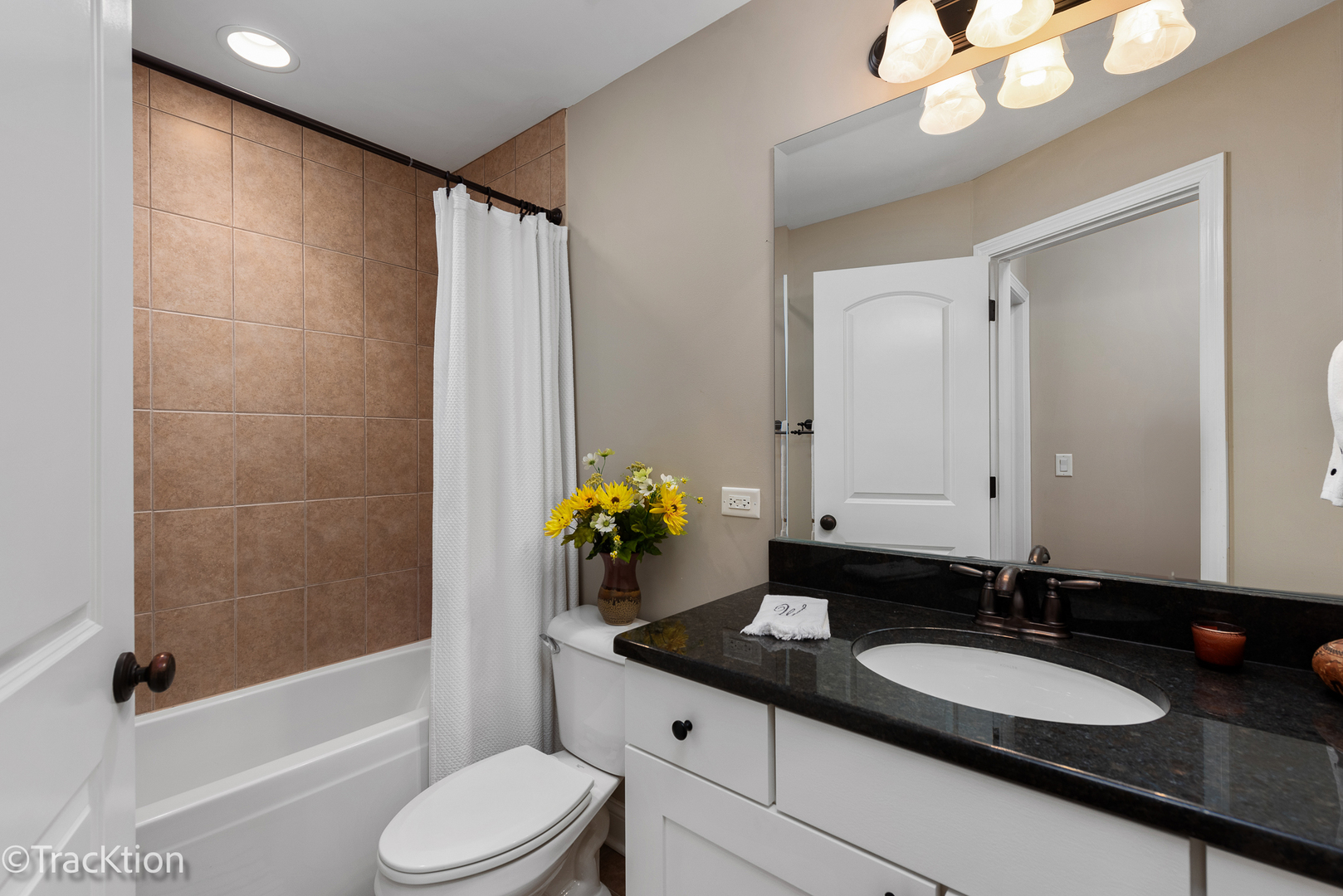 922 WARREN Avenue Unit: 101
