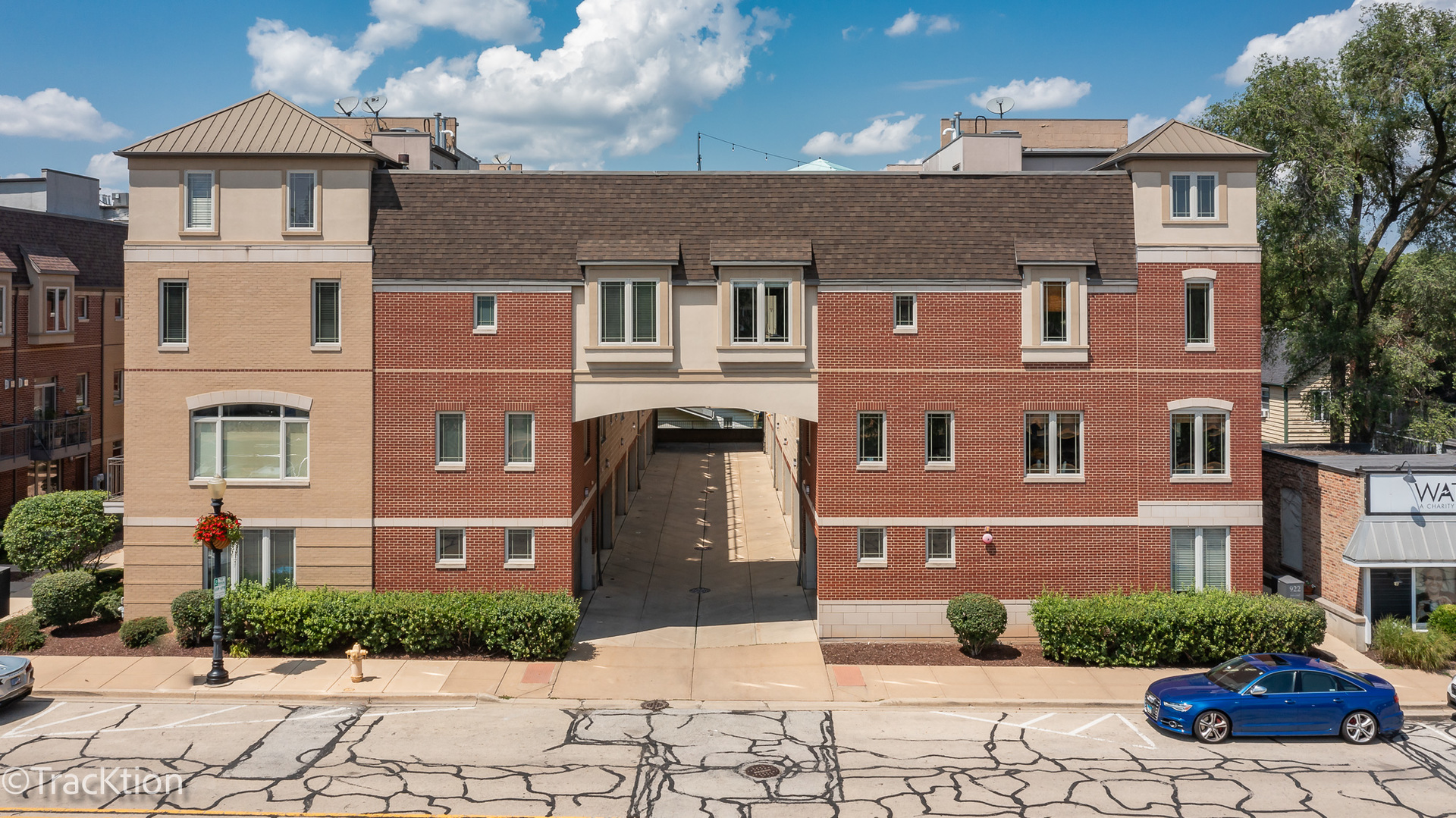 922 WARREN Avenue Unit: 101