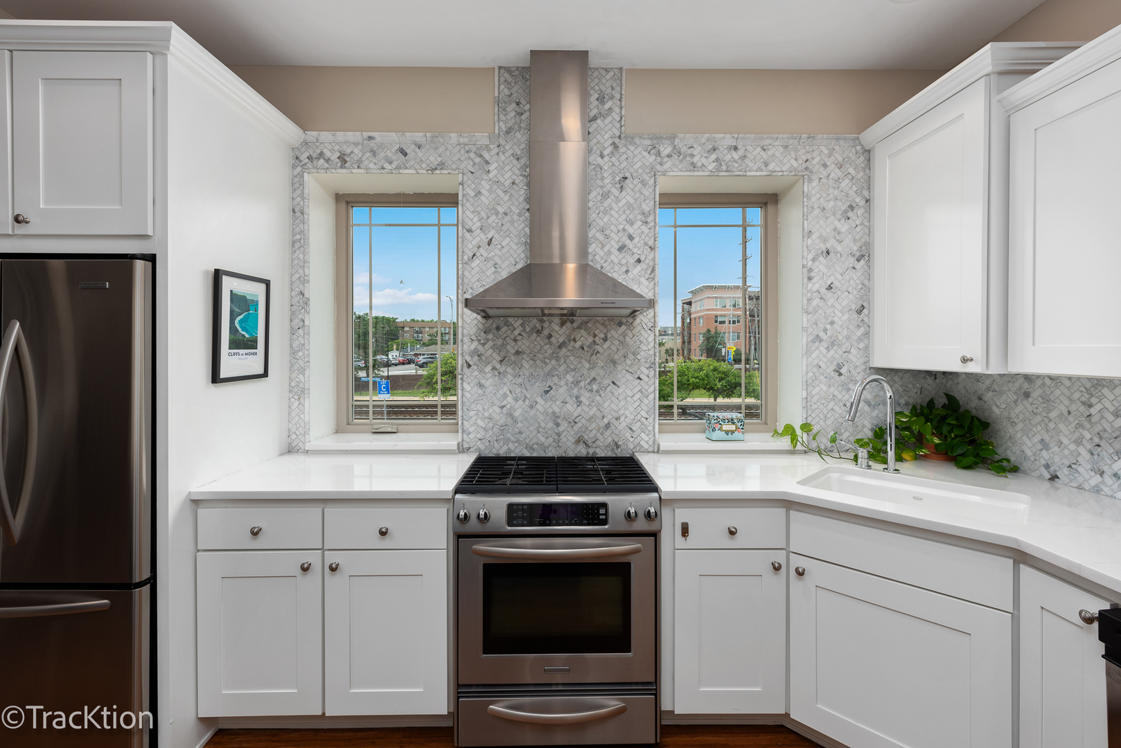 922 WARREN Avenue Unit: 101