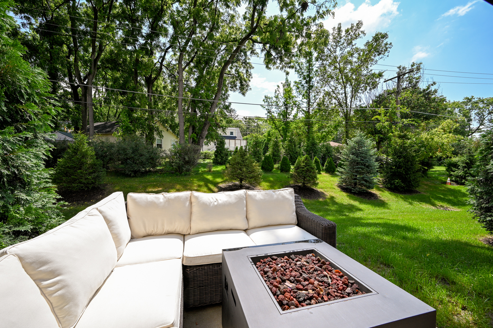 2488 Huntleigh Lane