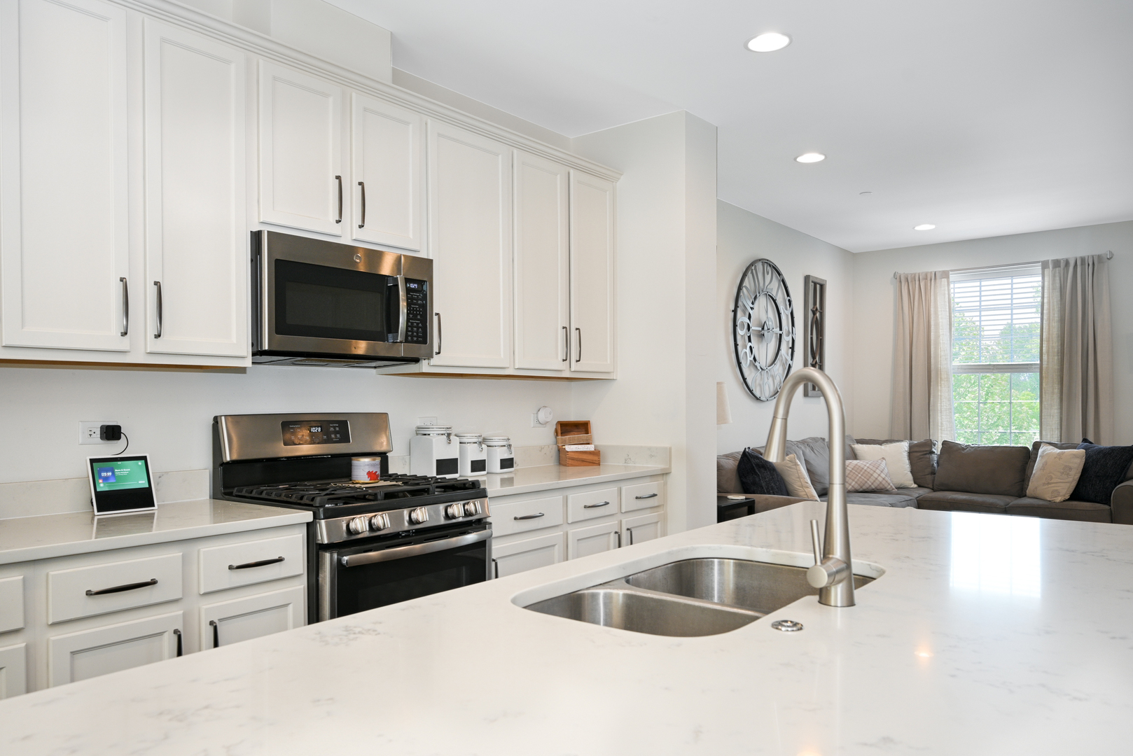 2488 Huntleigh Lane