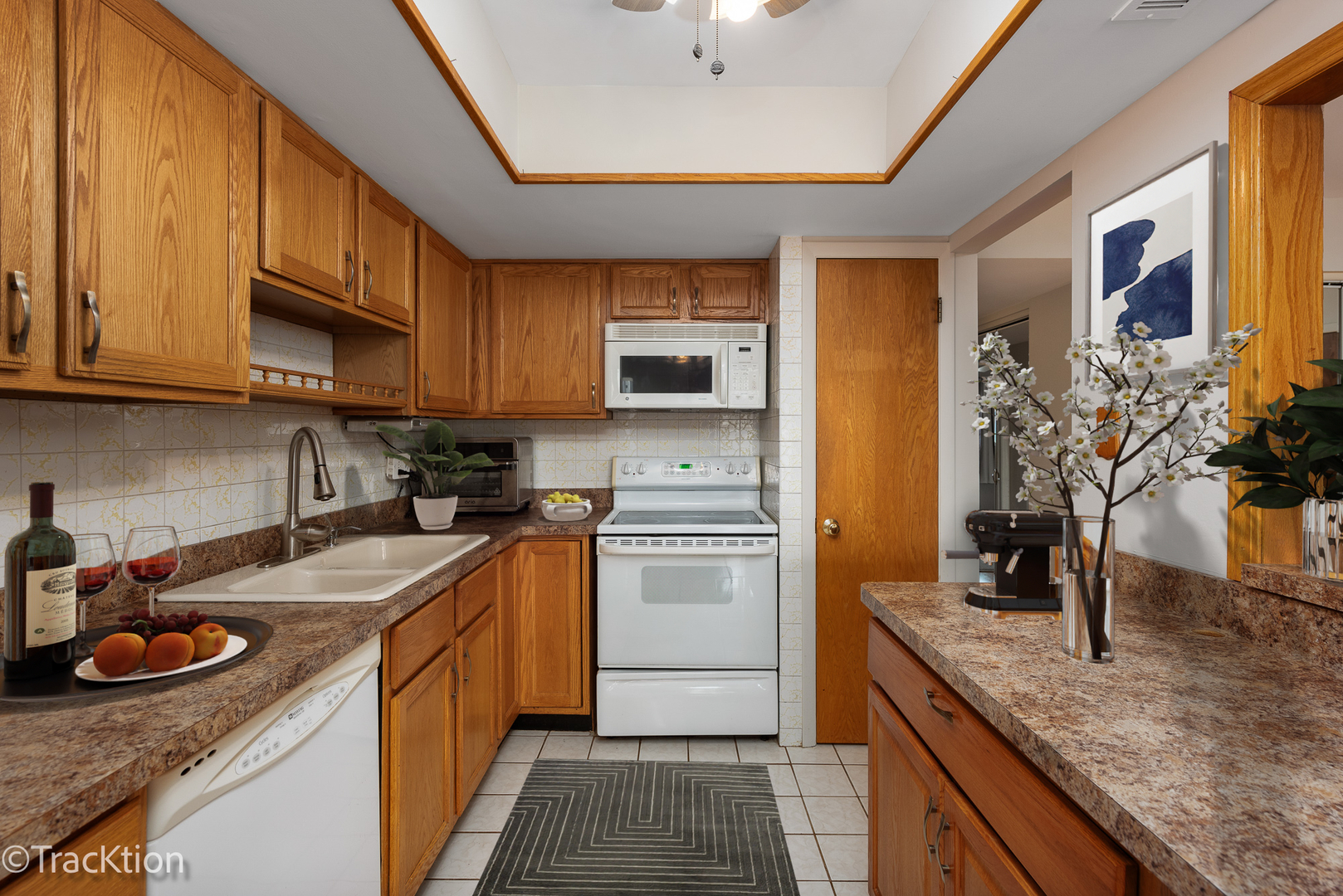 9105 S Roberts Road Unit: 1D