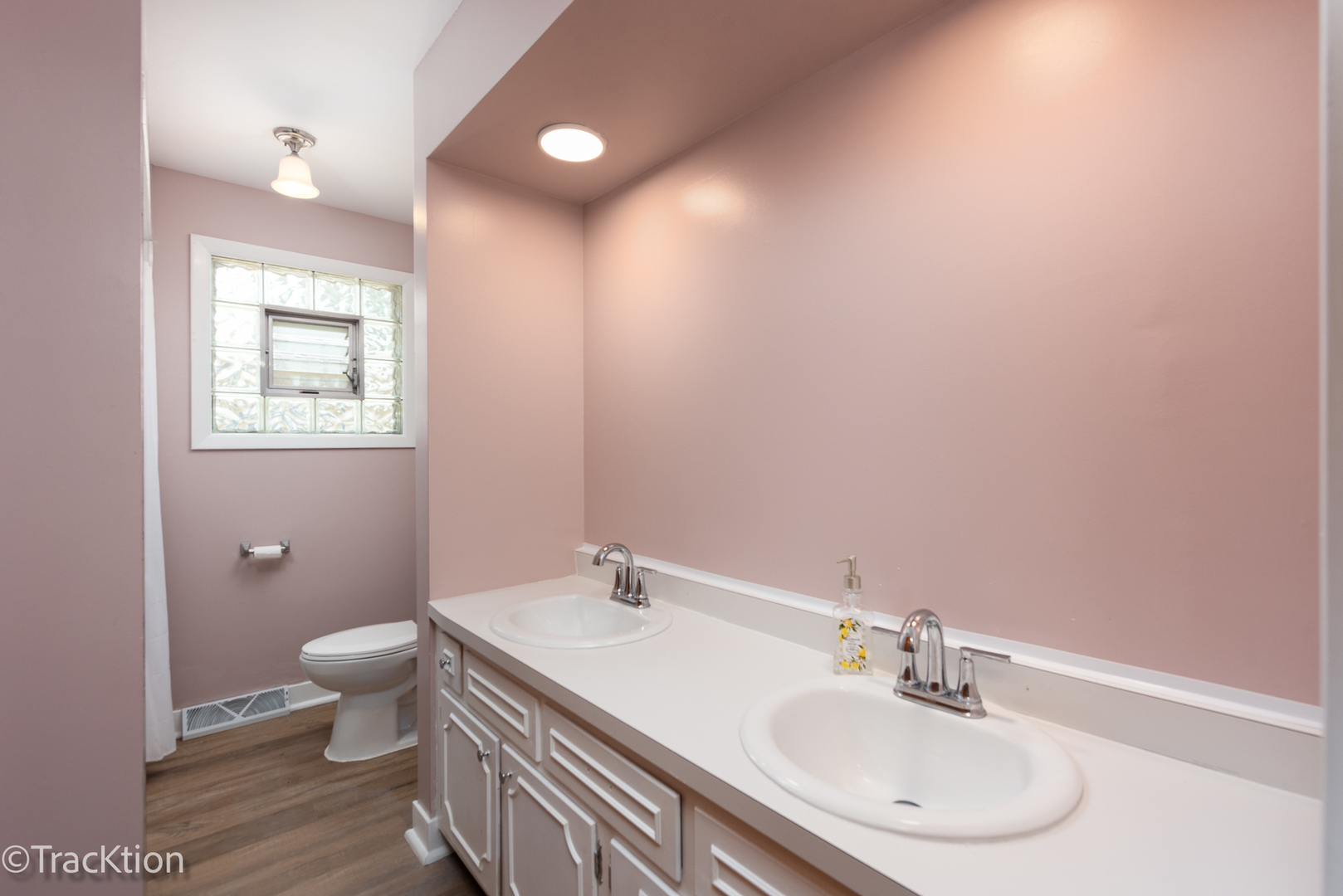 256 W Wilson Avenue
