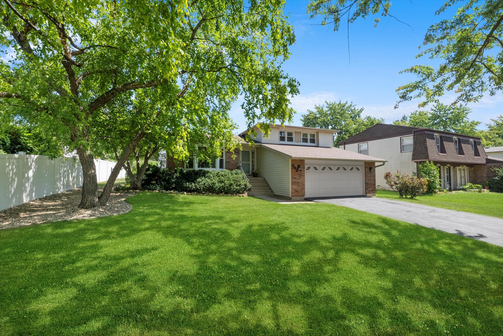 642 Kensington Way