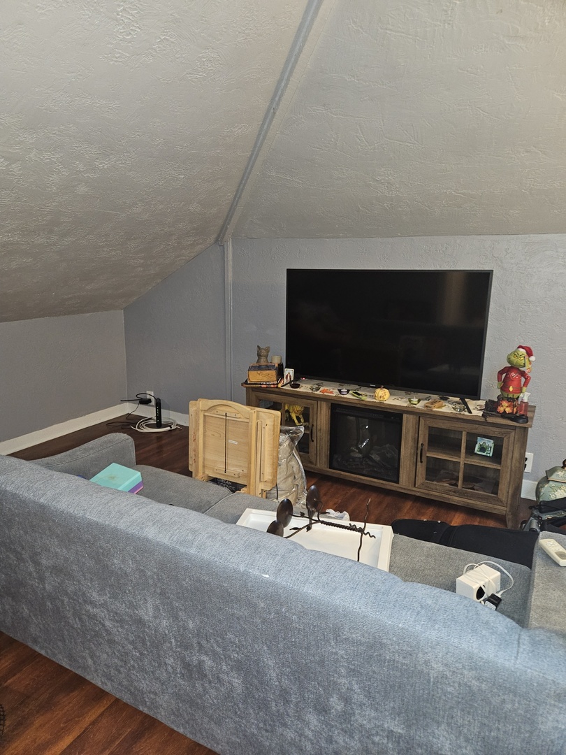 2912 lincoln Avenue Unit: 3F