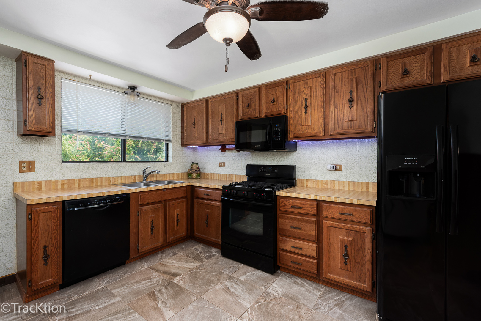1402 S Fairfield Avenue Unit: 53B