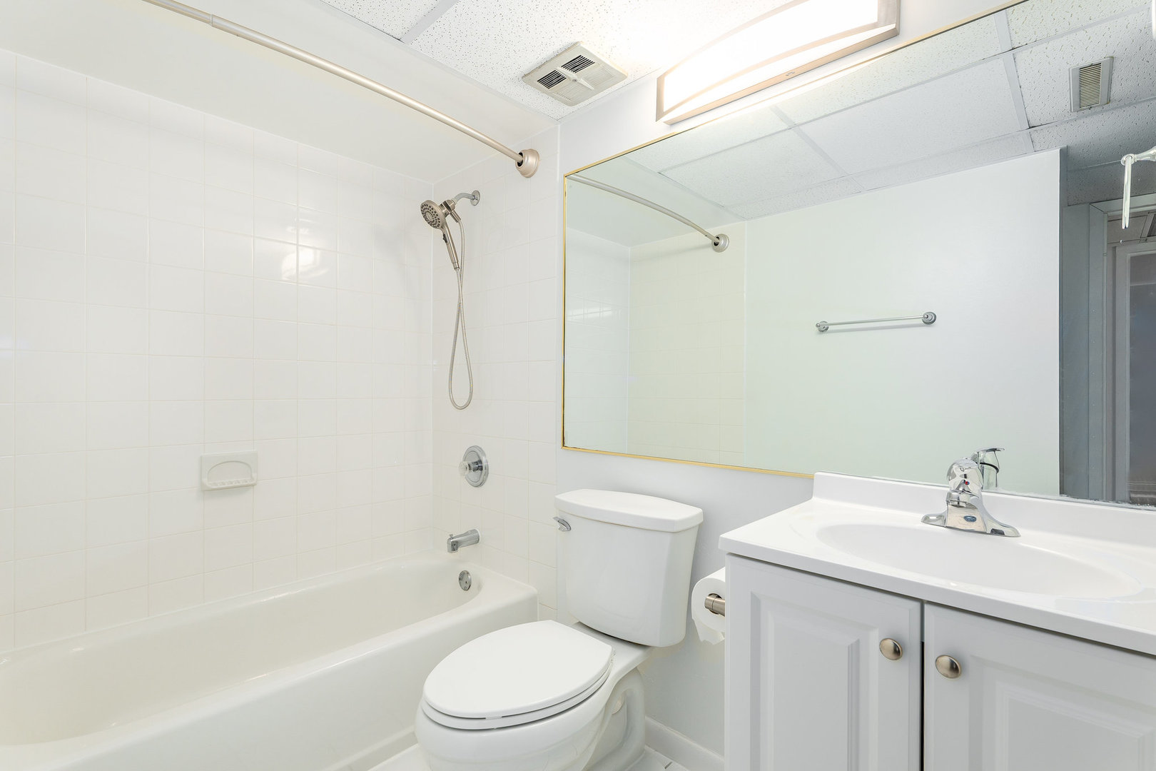 3849 N PARKWAY Drive Unit: 1F