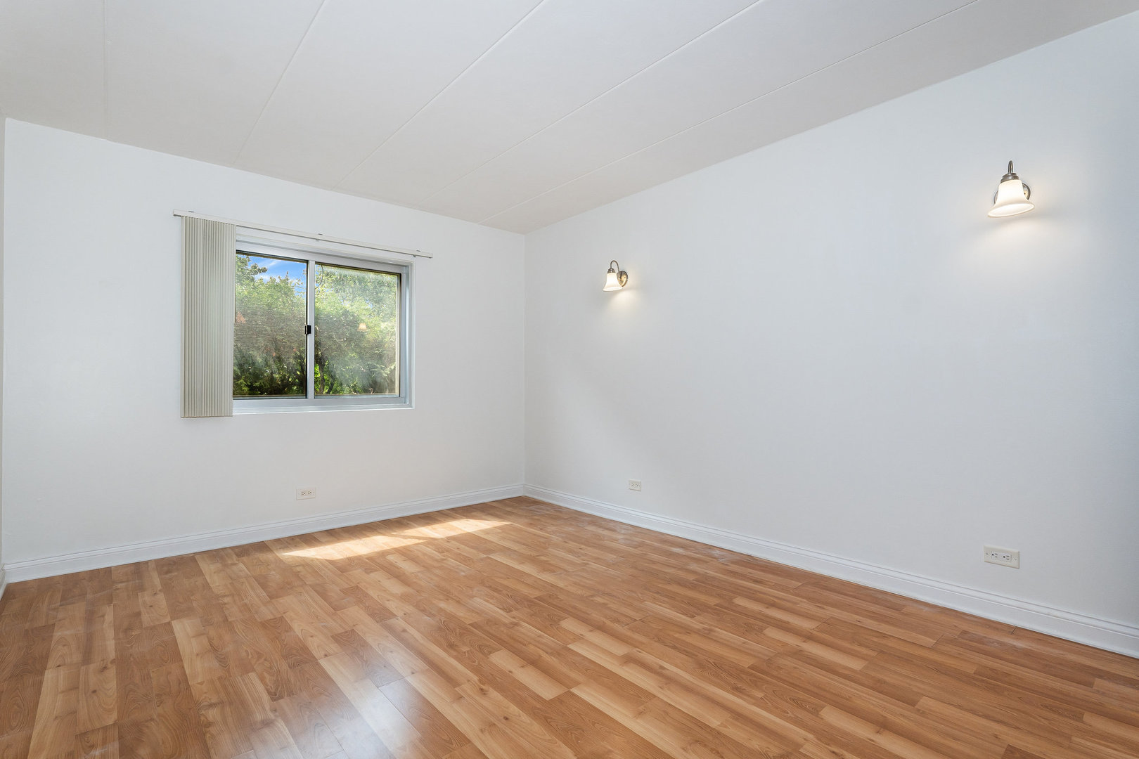 3849 N PARKWAY Drive Unit: 1F
