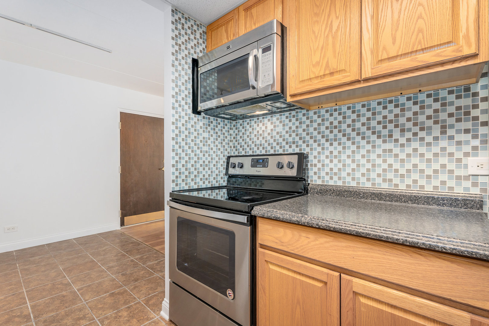 3849 N PARKWAY Drive Unit: 1F