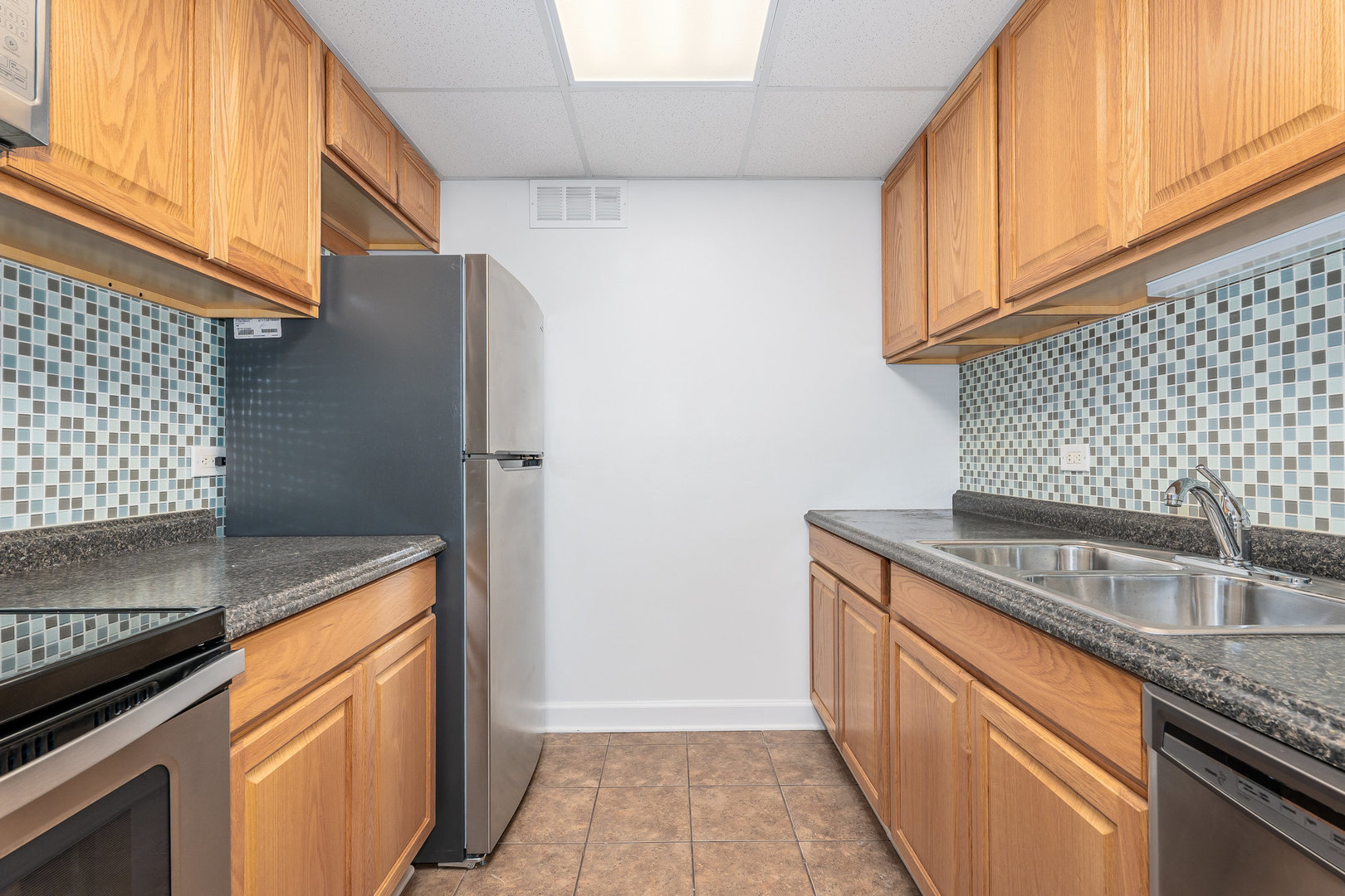 3849 N PARKWAY Drive Unit: 1F