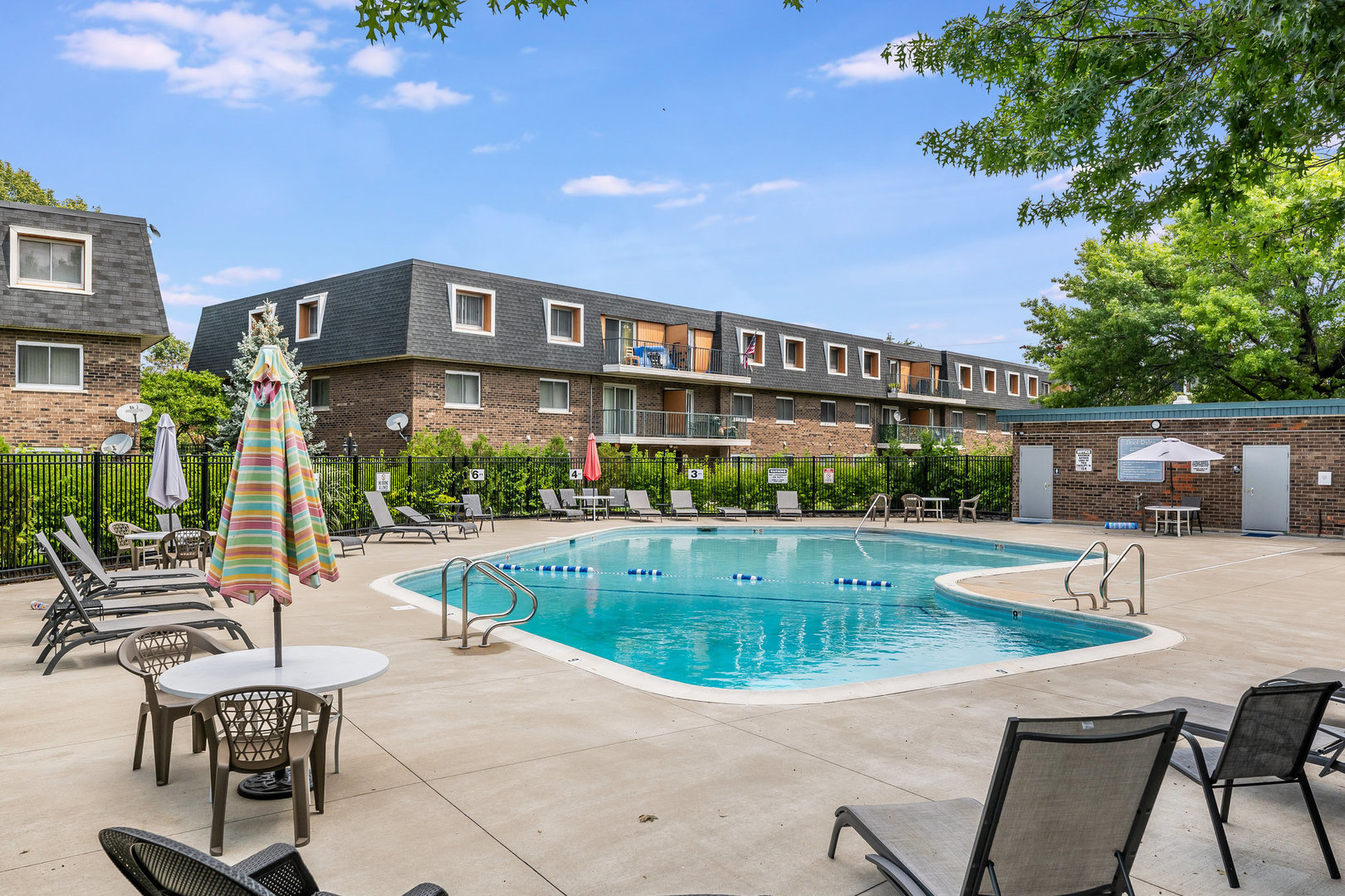 3849 N PARKWAY Drive Unit: 1F