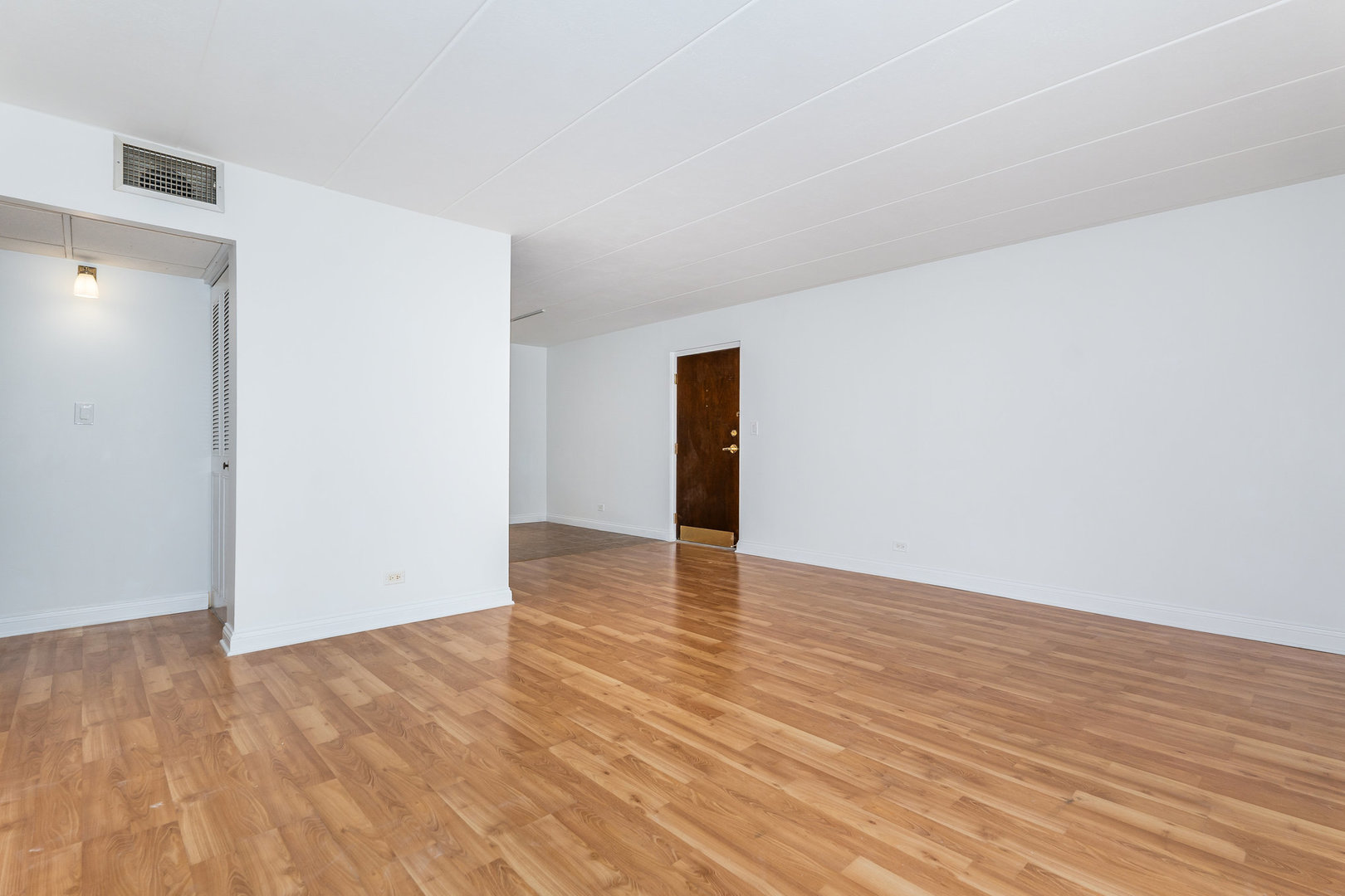 3849 N PARKWAY Drive Unit: 1F