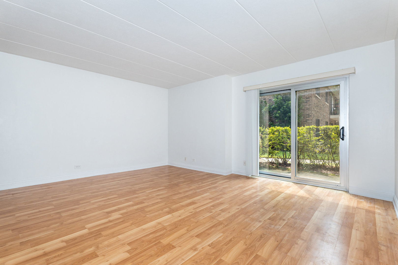 3849 N PARKWAY Drive Unit: 1F