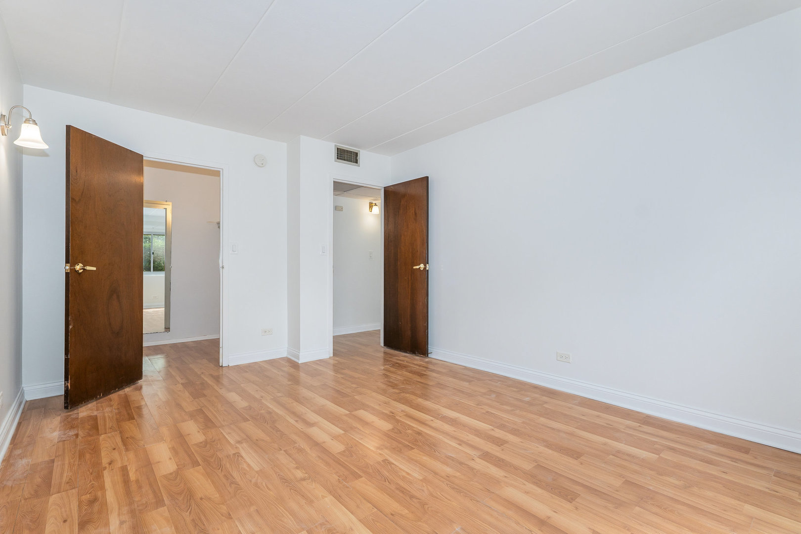 3849 N PARKWAY Drive Unit: 1F