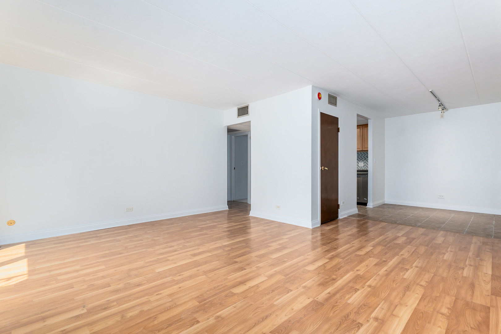 3849 N PARKWAY Drive Unit: 1F