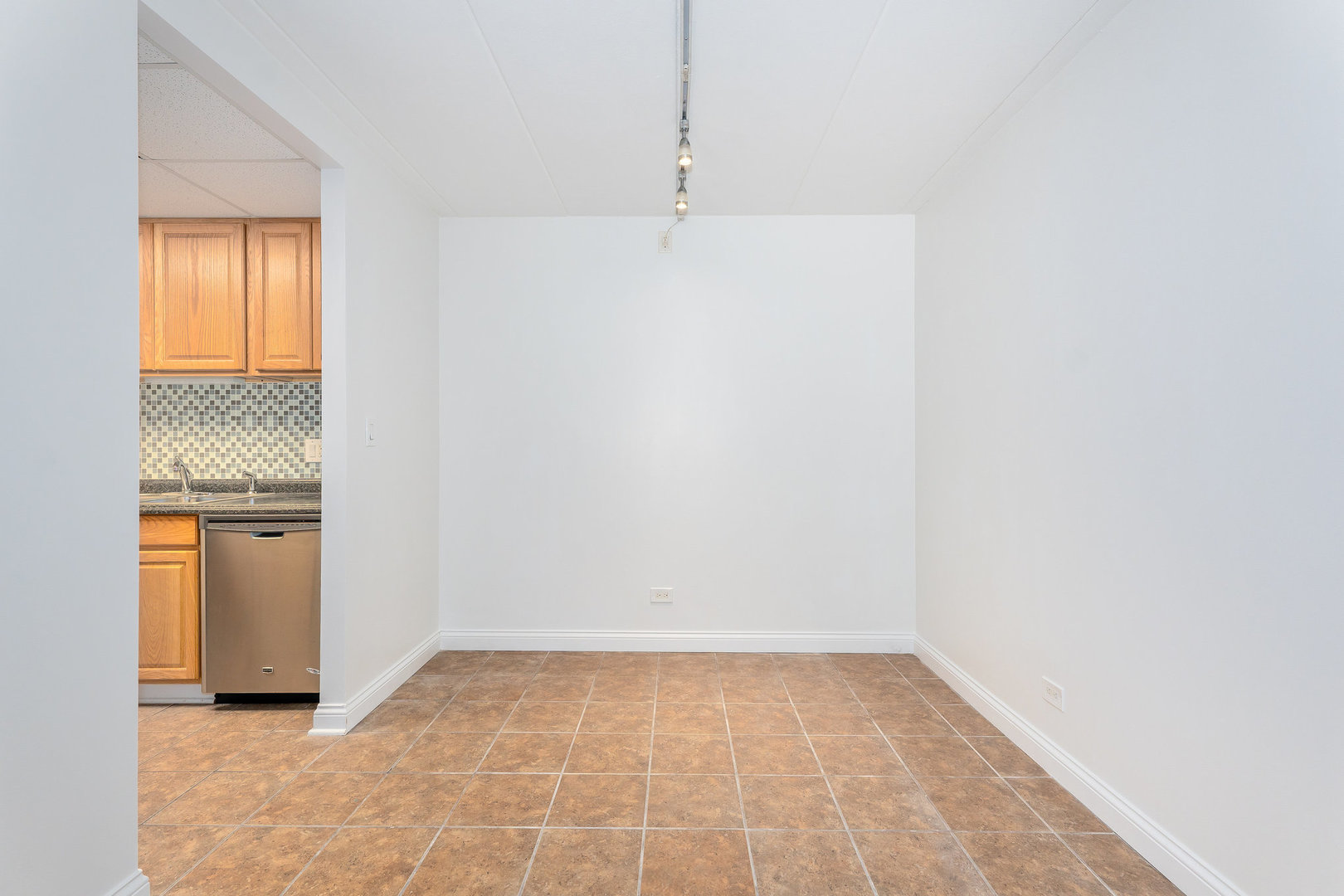 3849 N PARKWAY Drive Unit: 1F