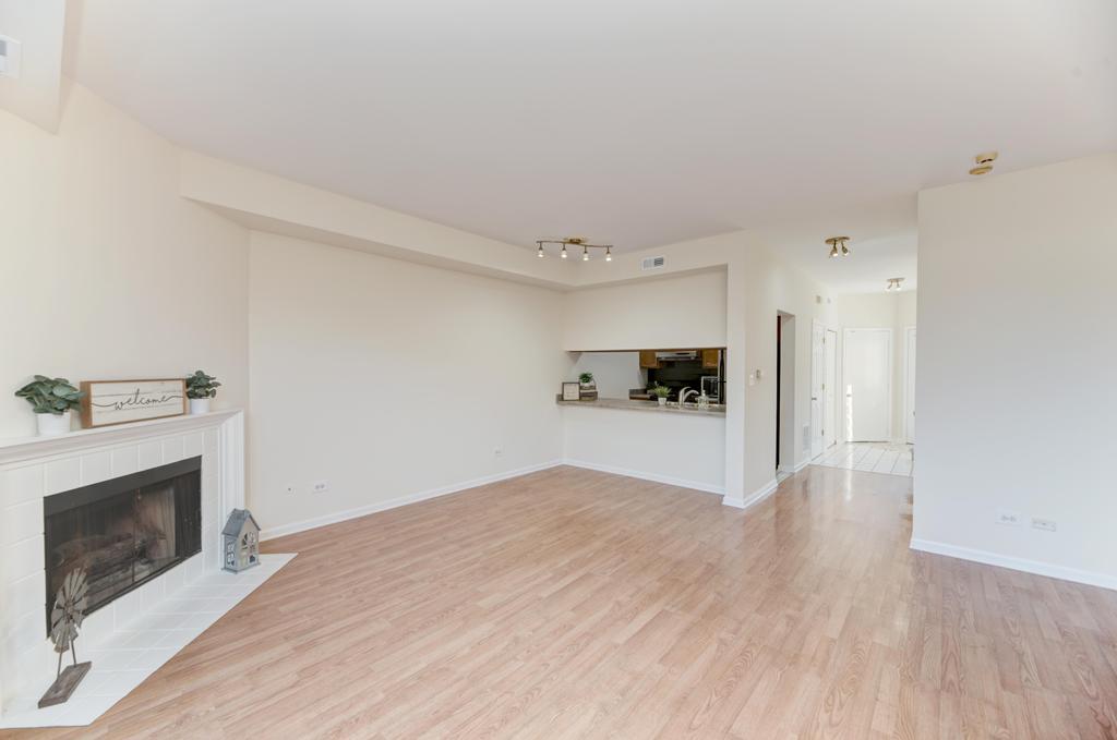 7825 Darien Lake Drive Unit: 7825