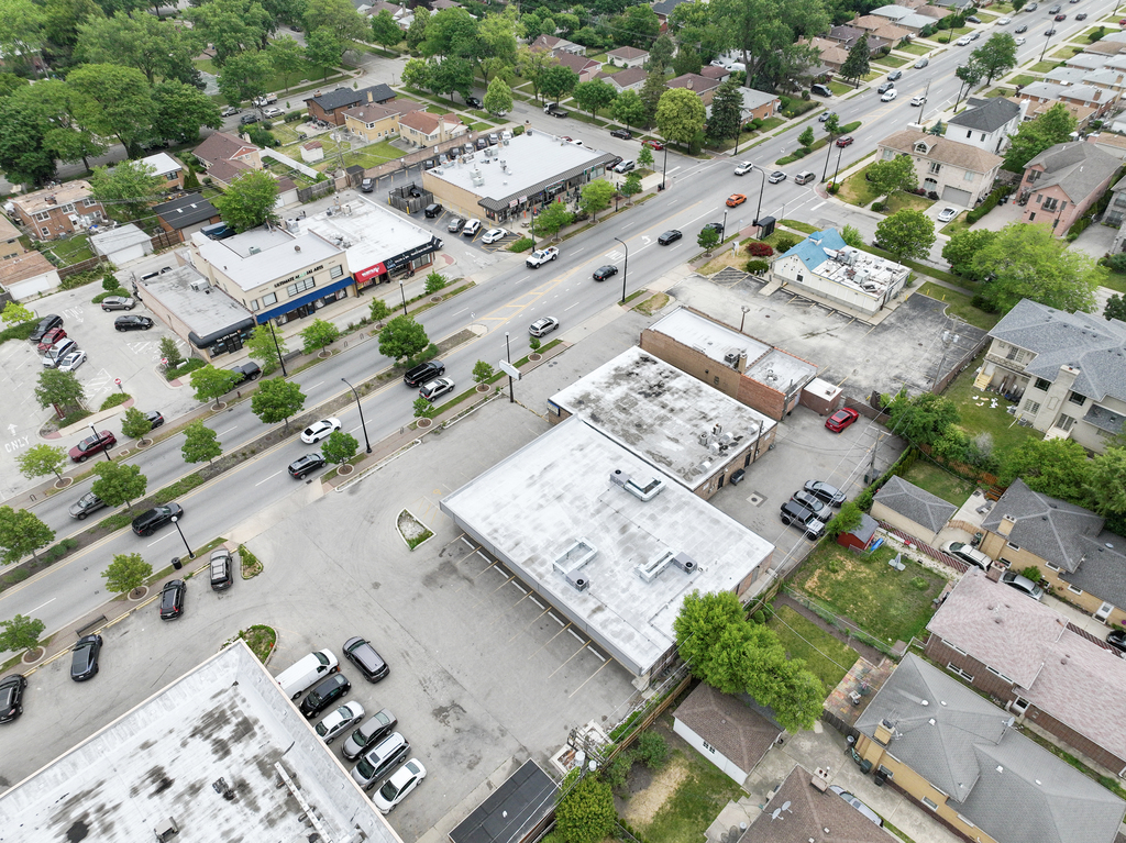 3921 W TOUHY Avenue