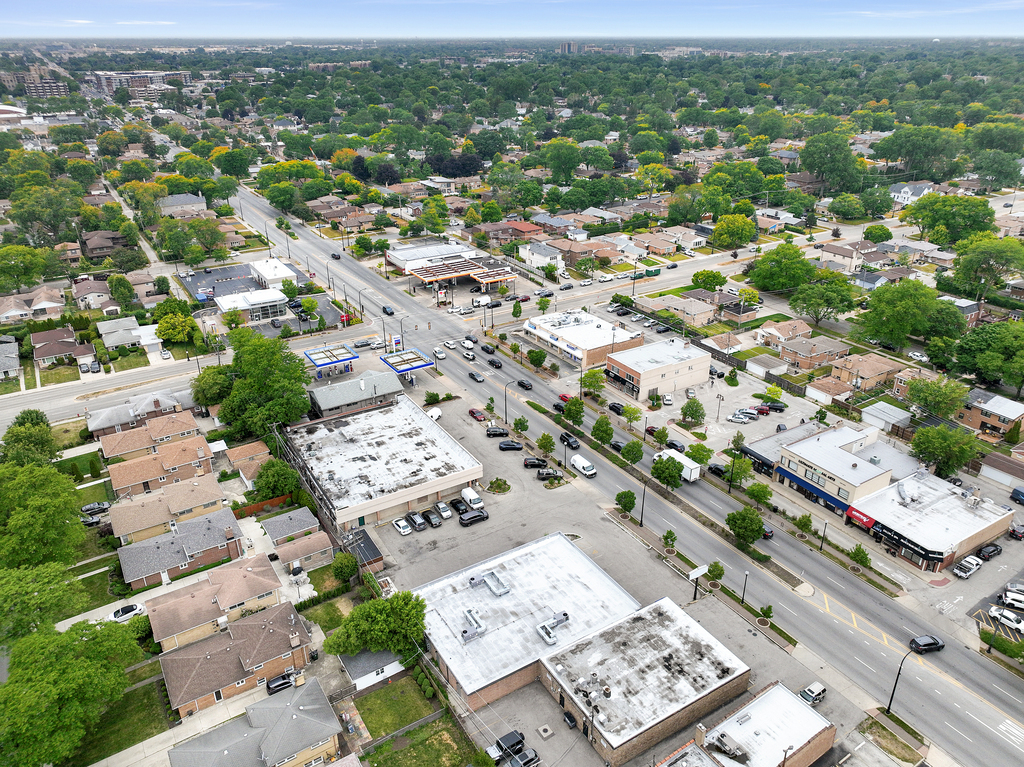 3921 W TOUHY Avenue