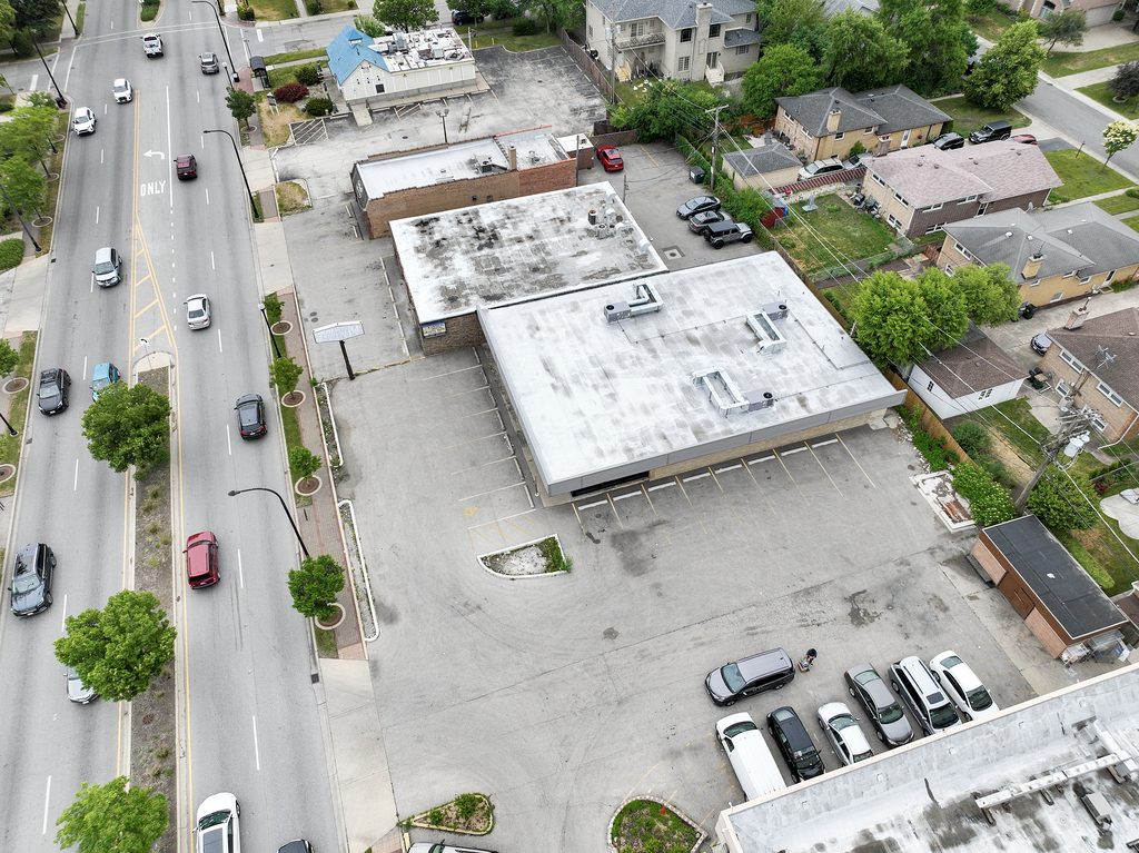 3921 W TOUHY Avenue