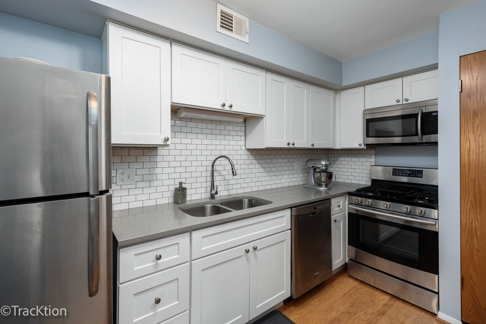 6401 Clarendon Hills Road Unit: 114