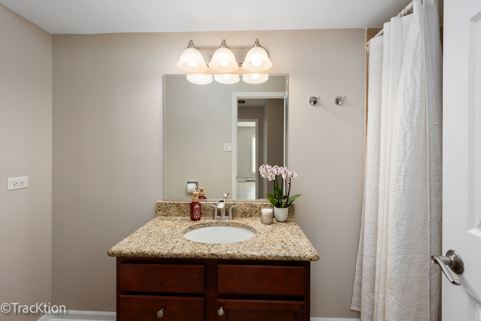 4900 Forest Avenue Unit: 304