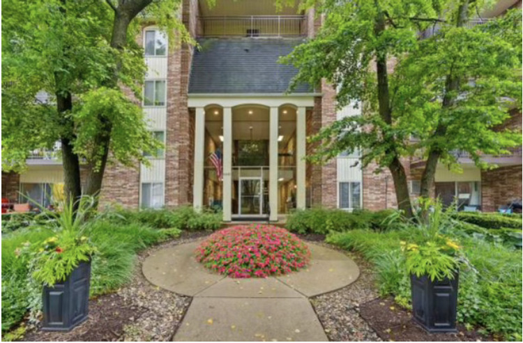 4900 Forest Avenue Unit: 304