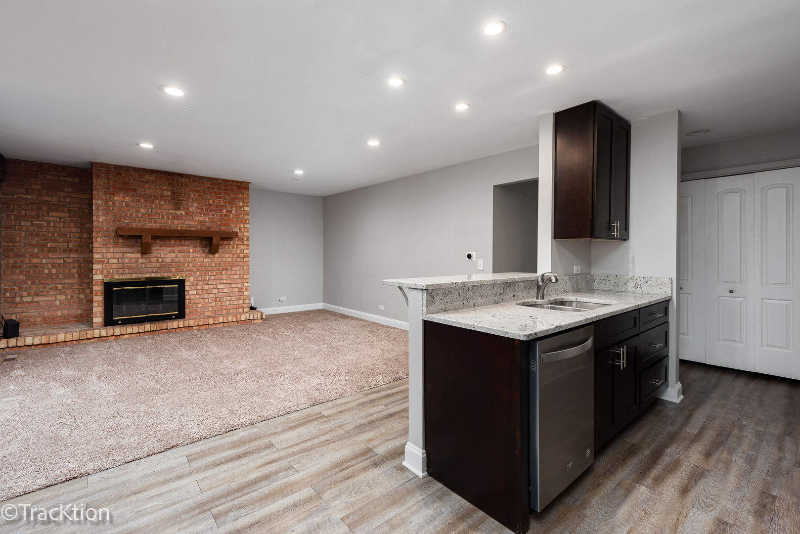 1611 Maple Terrace Unit: 2H