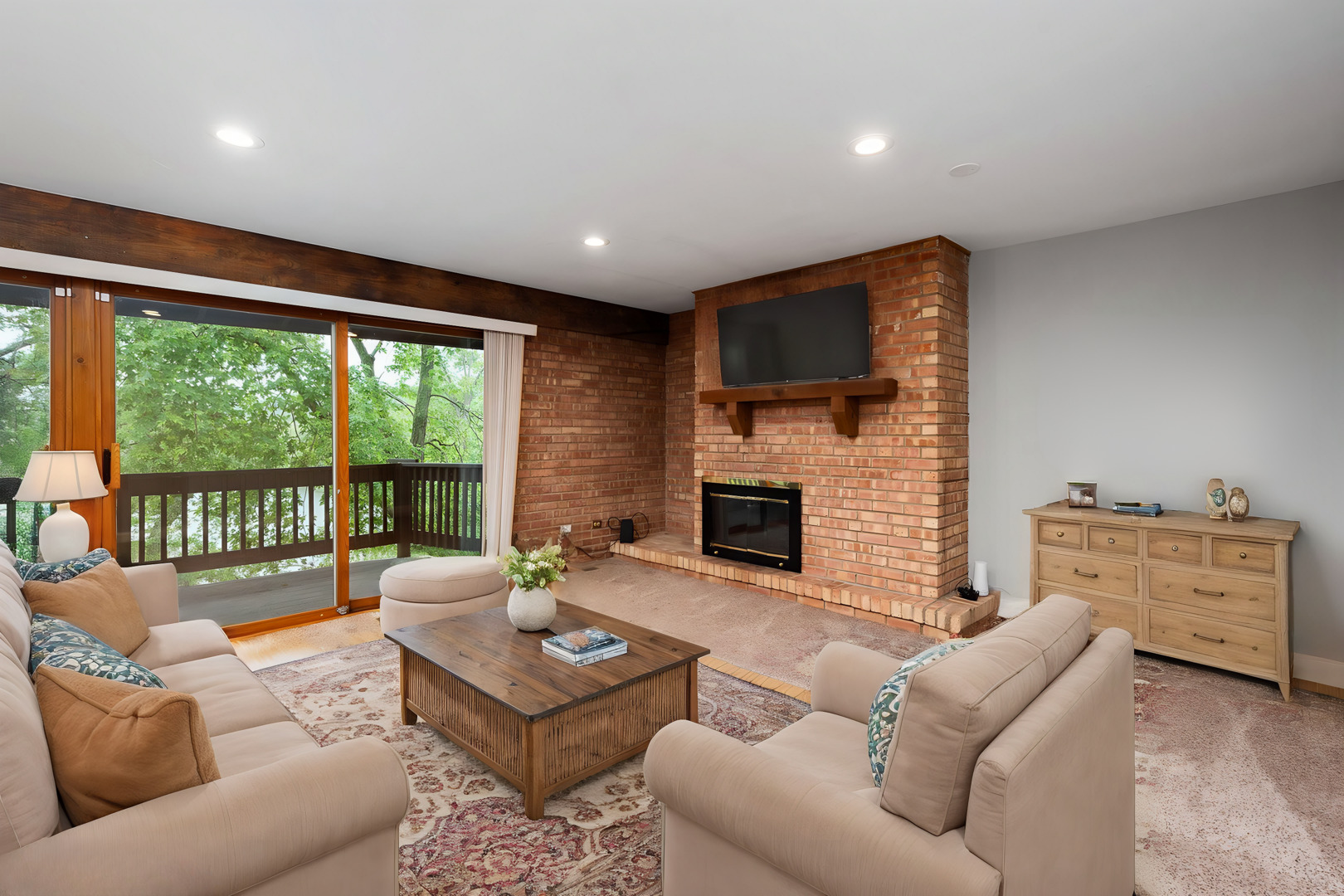 1611 Maple Terrace Unit: 2H