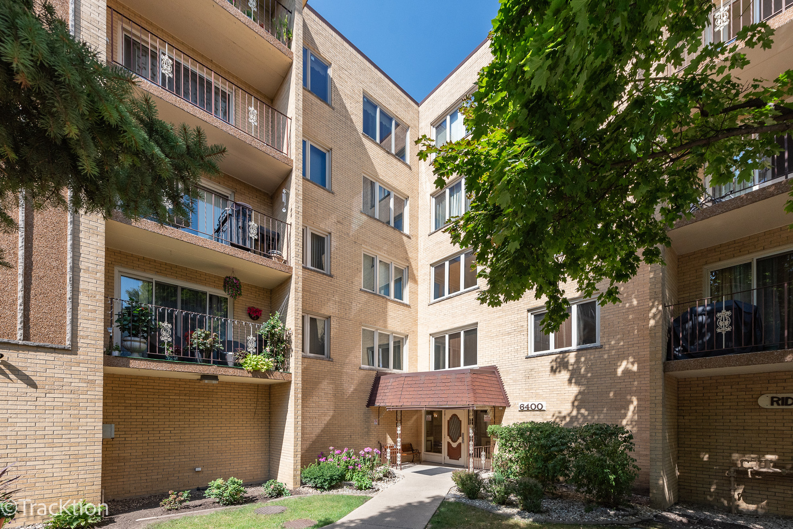 6400 W Belle Plaine Avenue Unit: 403