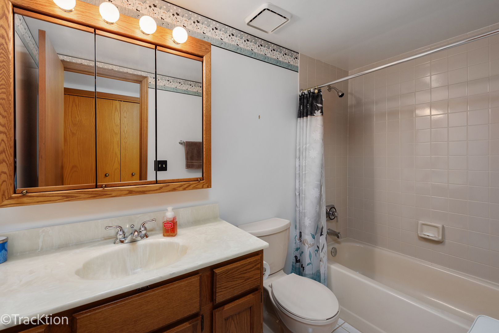 6400 W Belle Plaine Avenue Unit: 403