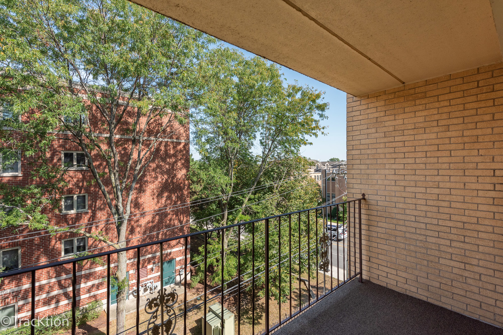 6400 W Belle Plaine Avenue Unit: 403