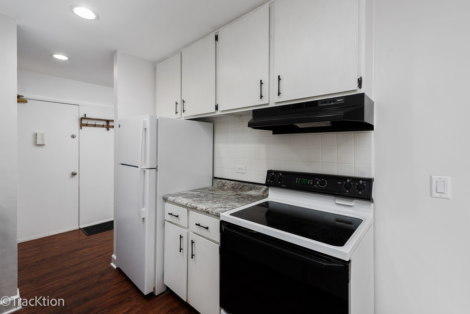 5700 Hillcrest Lane Unit: PB