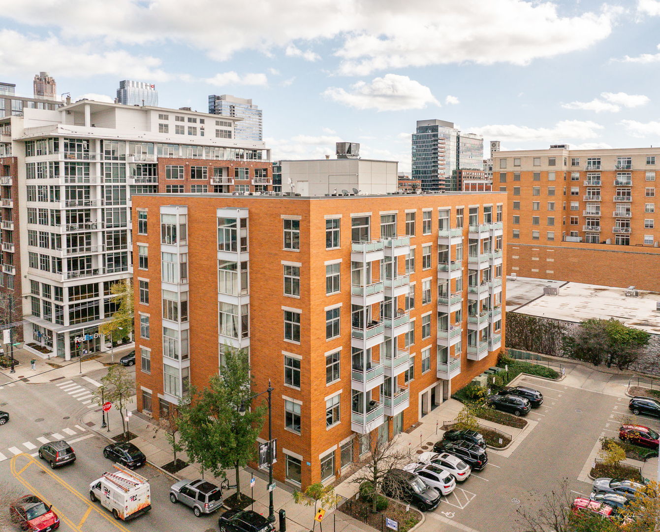 939 W Madison Street Unit: 301