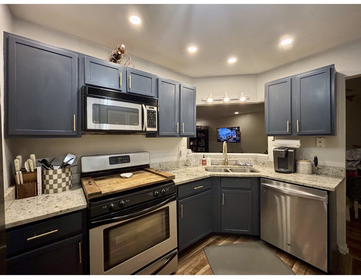 393 Sandhurst Circle Unit: 2