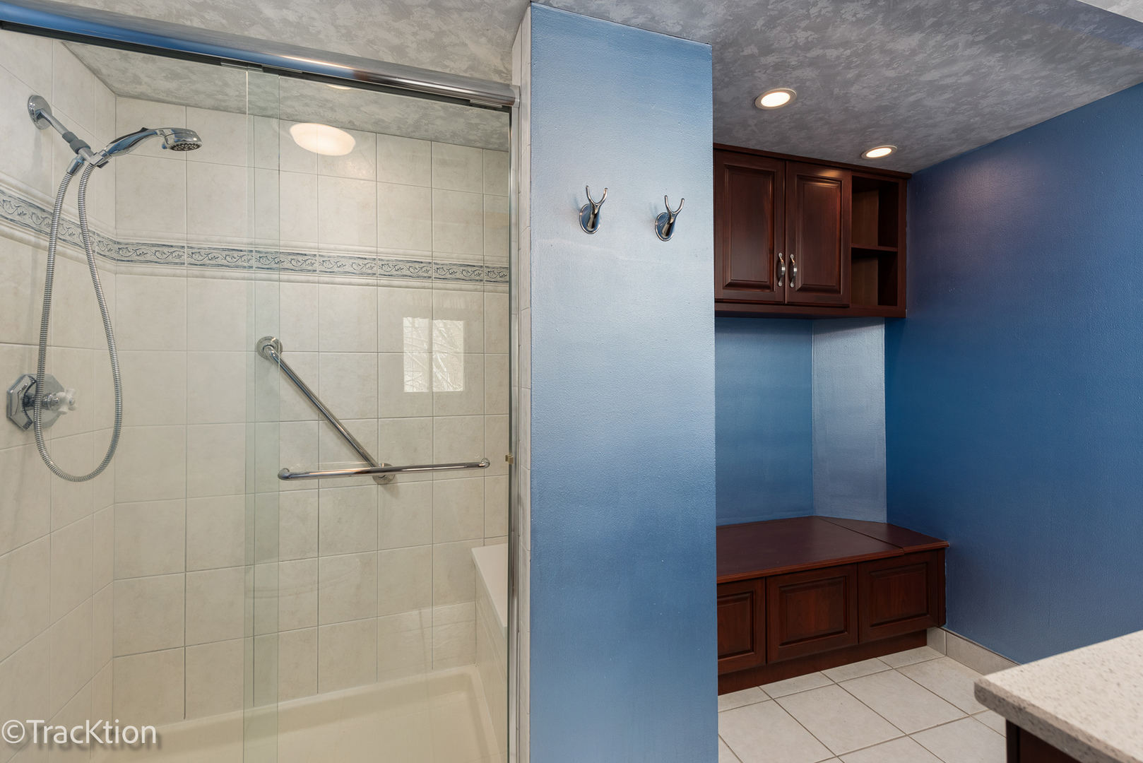 457 Valley Drive Unit: 204