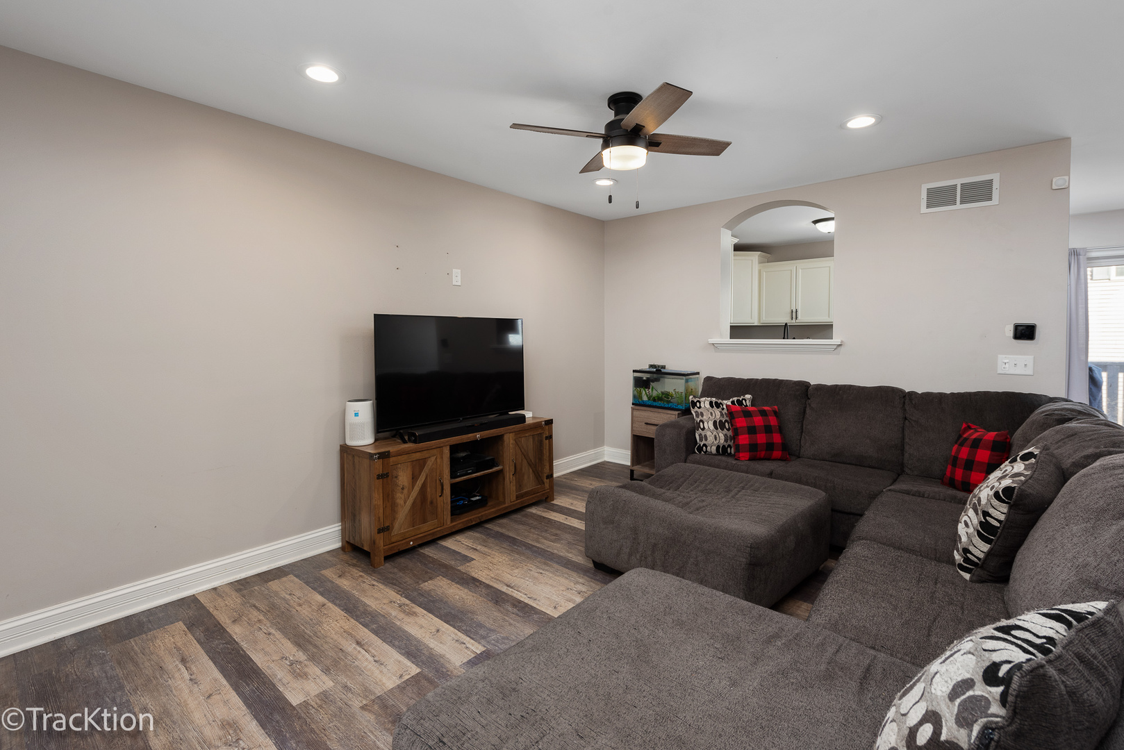 408 N Grainger Lane