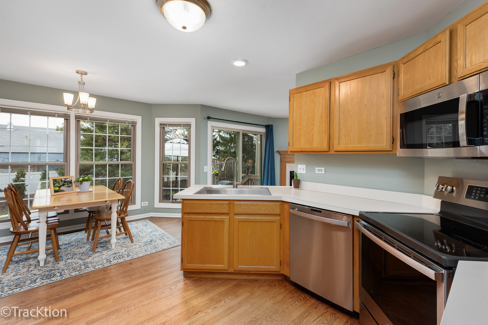 27W220 Chelsea Circle