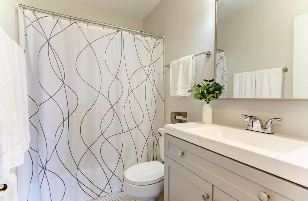 2200 S Stewart Avenue Unit: 2C