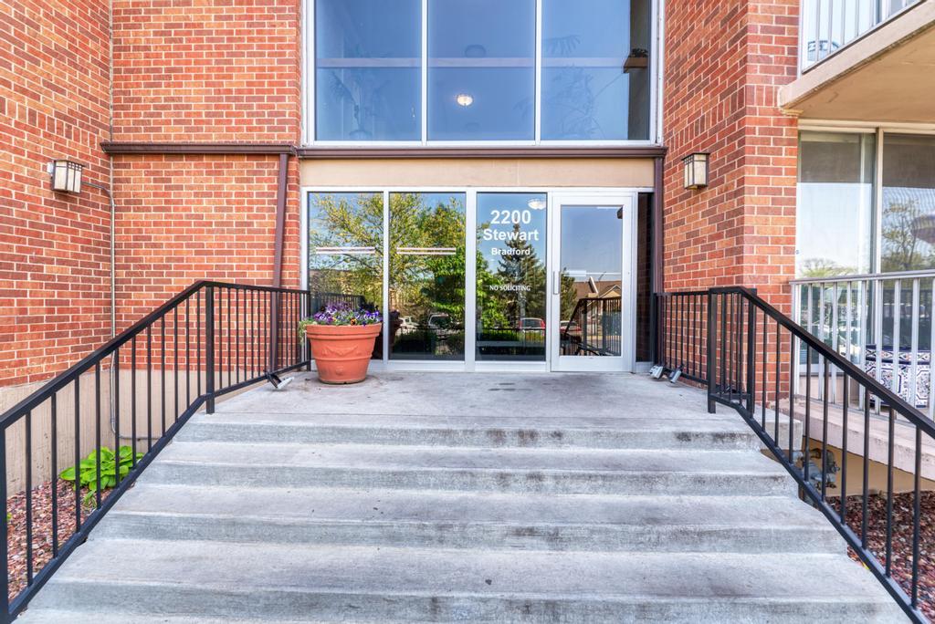 2200 S Stewart Avenue Unit: 2C