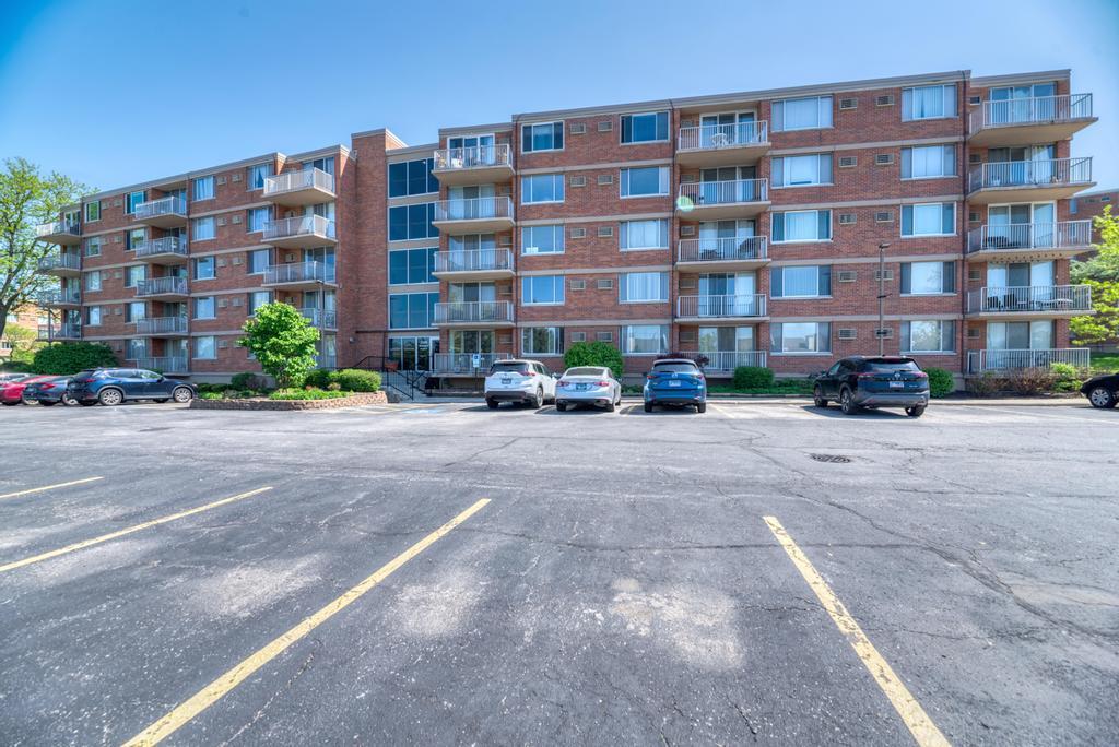 2200 S Stewart Avenue Unit: 2C