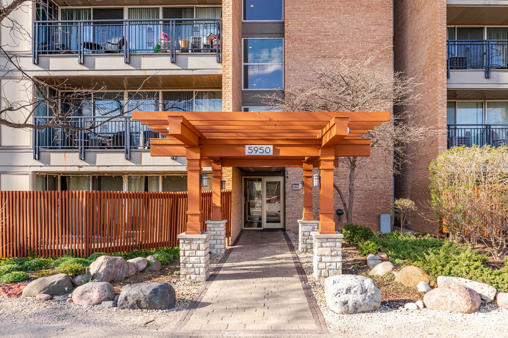 5950 OAKWOOD Drive Unit: 1D
