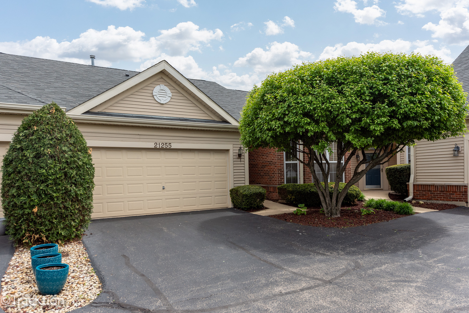 21255 W Crimson Court