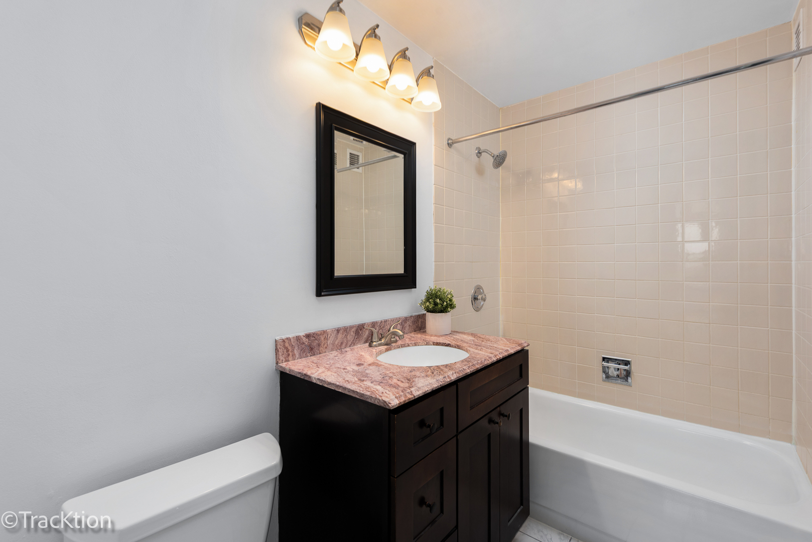 2605 S Indiana Avenue Unit: 809