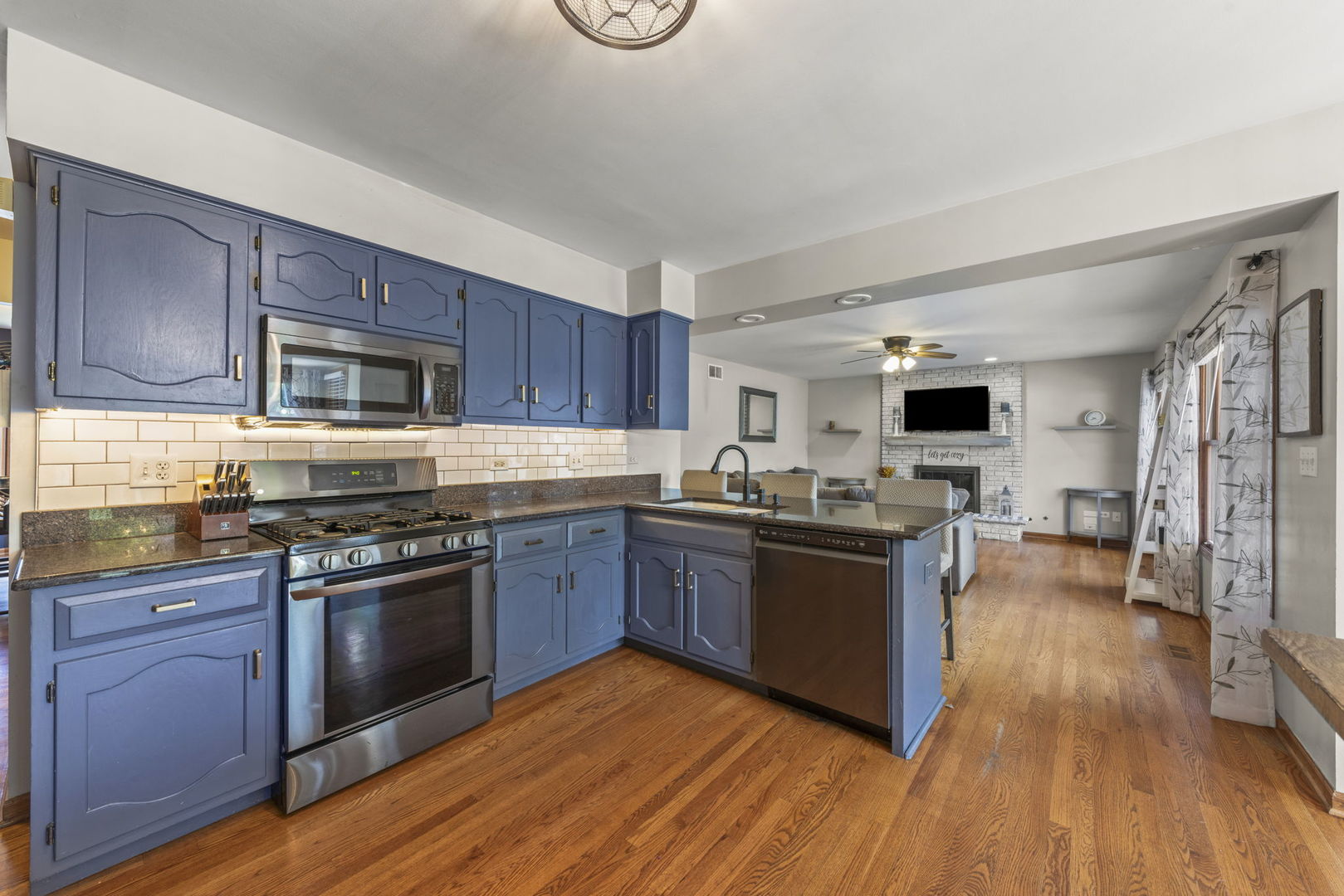 20W427 Elizabeth Drive