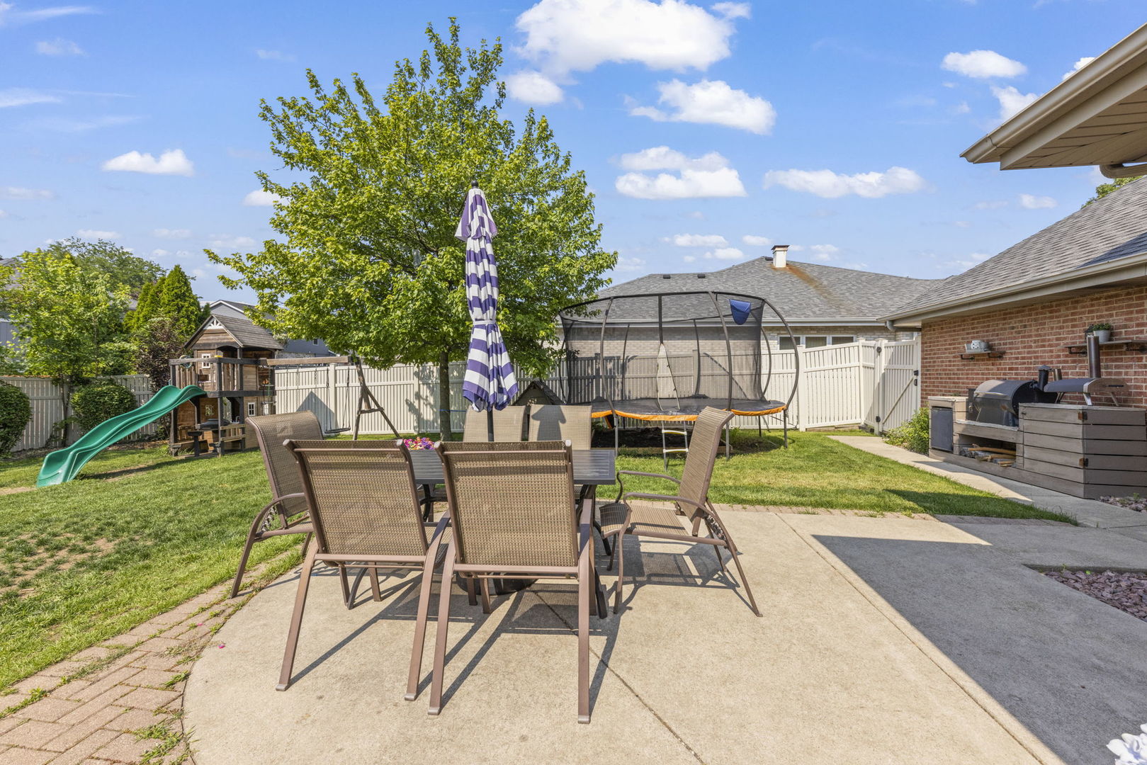 20W427 Elizabeth Drive